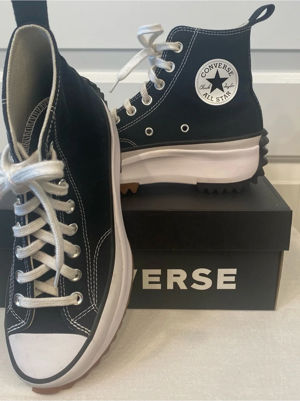 CONVERSE RUN STAR HIKE PLATFORM NEW IN BOX!  HI TOP, BLACK W/ WHITE , WOMENS 8